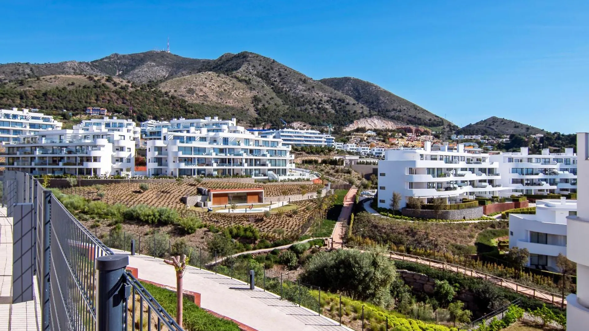 Mara'S Apartments Higueron West - Mediterranean Style - Beach & Golf - Large Sunny Terrace !!!! フエンヒロラ 0*,  スペイン